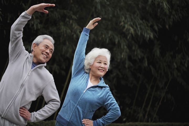 elderly couple exercising park dialysis