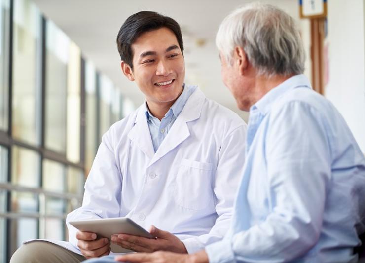 Doctor explaining Peritoneal Dialysis to the patient