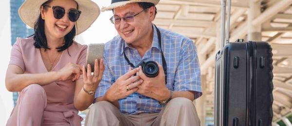 Couple with camera and luggage travelling while on dialysis